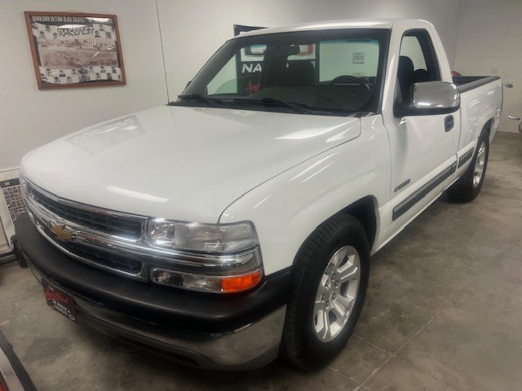 2000 Chevrolet Silverado BASE's photo